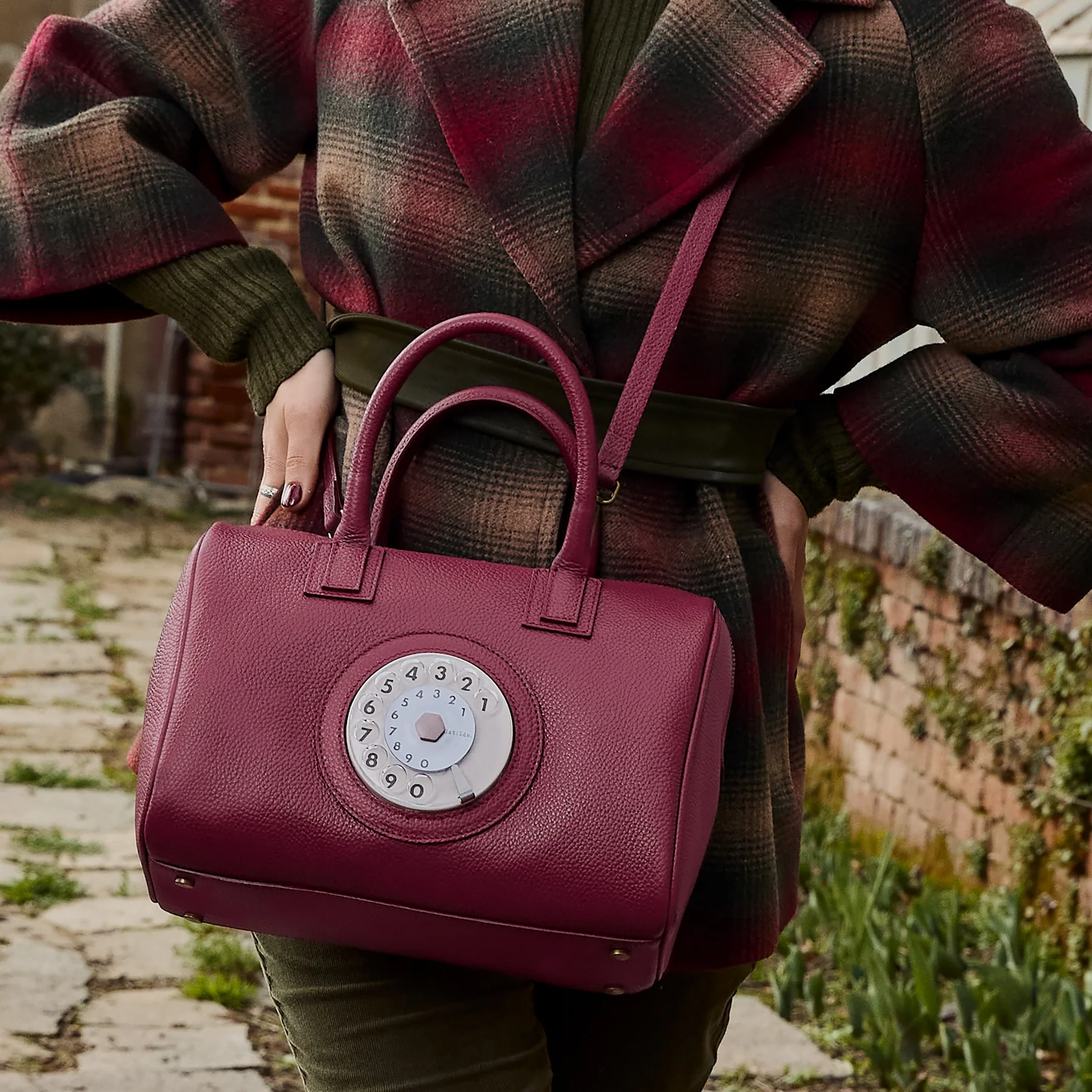 LA TILDE - "Bauletto Sofia Phone Bag - Magenta" - immagine 2